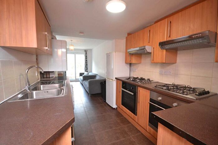 7 Bedroom Terraced House To Rent In Donnington Gardens, Reading, RG1