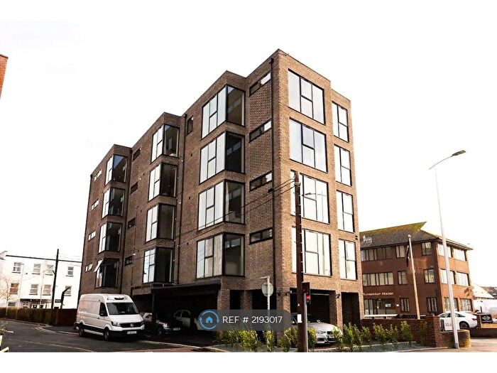 2 Bedroom Flat To Rent In West Quay Road, Poole, BH15