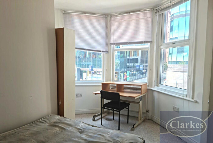 6 Bedroom Flat To Rent In Holdenhurst Road, Lansdowne, Dorset, BH8