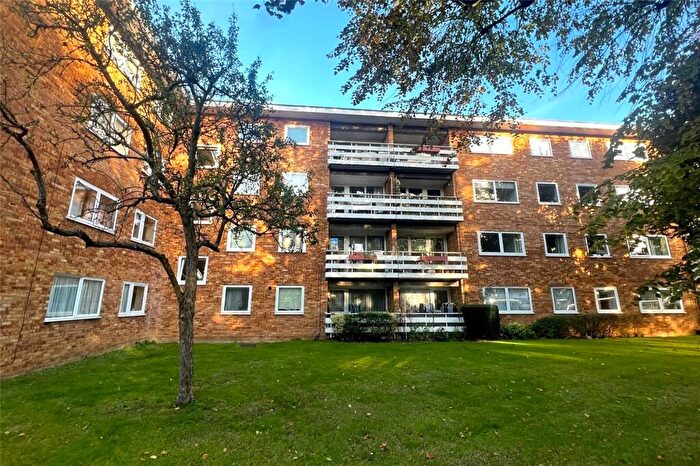 3 Bedroom Flat For Sale In Maldon Road, Wallington, SM6