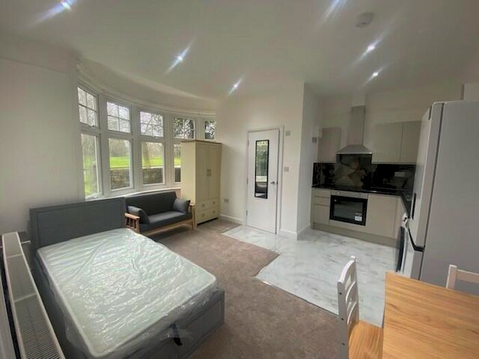 Flat To Rent In The Green, Sidcup, DA14