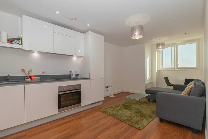 1 Bedroom Flat To Rent In Metropolitan House, Hagley Road, Birmingham, B16