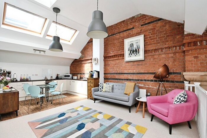 2 Bedroom Flat For Sale In Warwick Brewery, Newark, NG24