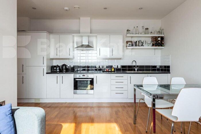 3 Bedroom Flat To Rent In Axminster Road, Holloway, N7