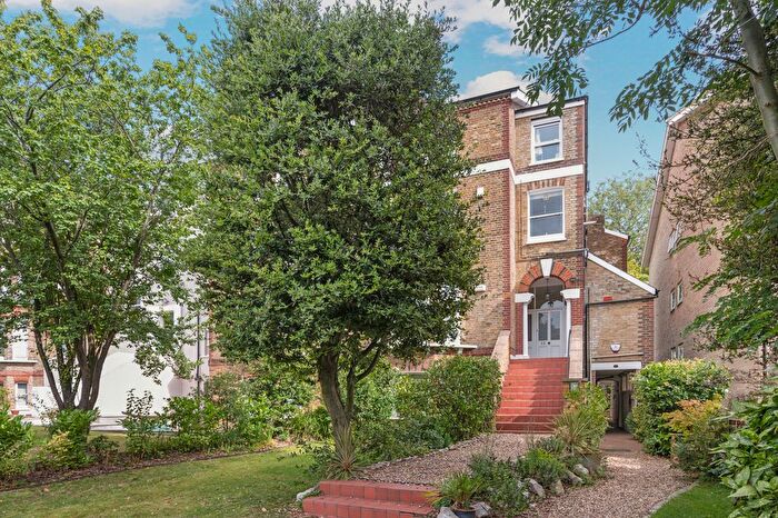 2 Bedroom Flat To Rent In Thornton Hill, London, SW19