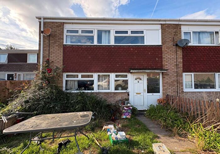 3 Bedroom Semi-Detached House For Sale In Ross Way, Slip End, Luton, Bedfordshire, LU1