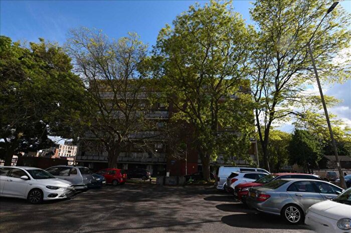 3 Bedroom Flat To Rent In Gilpin Crescent, London, N18