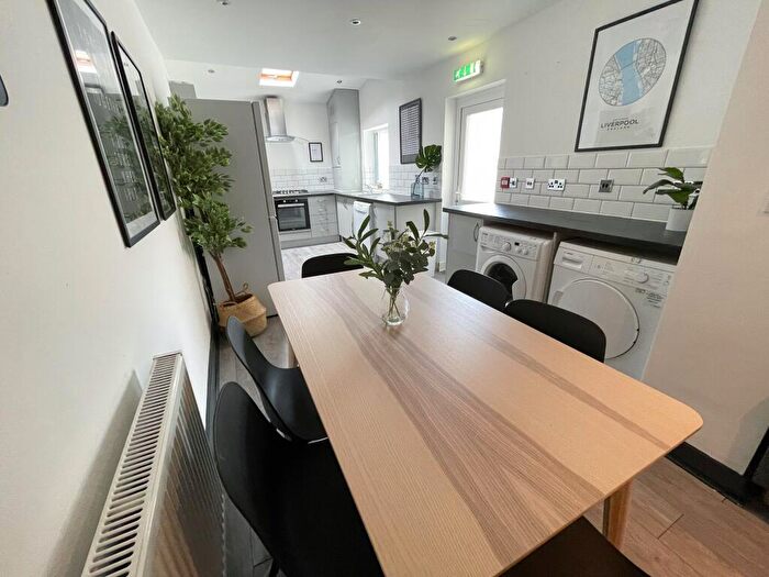 6 Bedroom Terraced House To Rent In Romer Road, L6