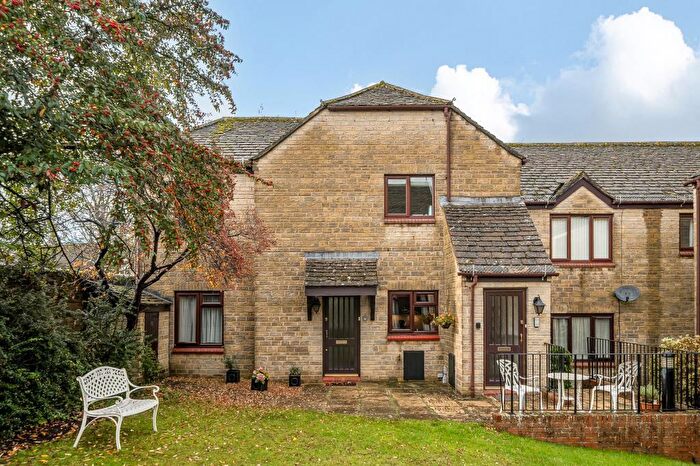 2 Bedroom Flat For Sale In Riverside Gardens, Witney, OX28