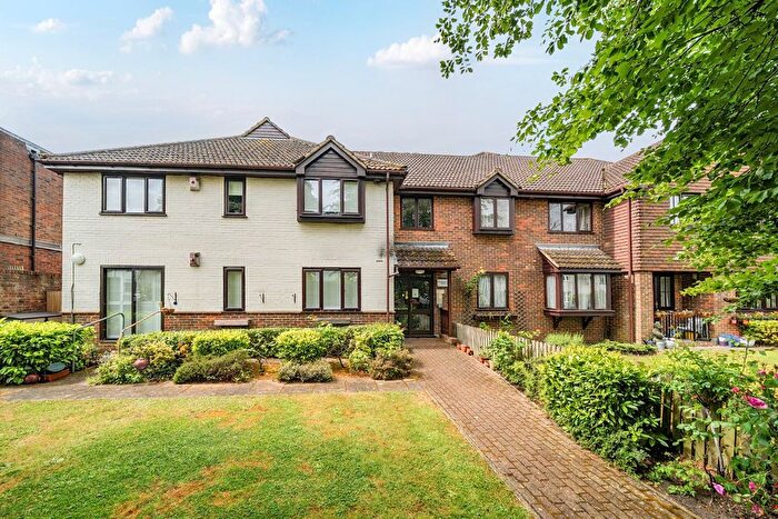 1 Bedroom Flat For Sale In Magpie Hall Lane, Bromley, BR2