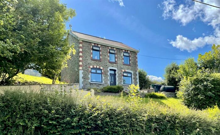 3 Bedroom Smallholding For Sale In Cwmgwili, Llanelli, SA14