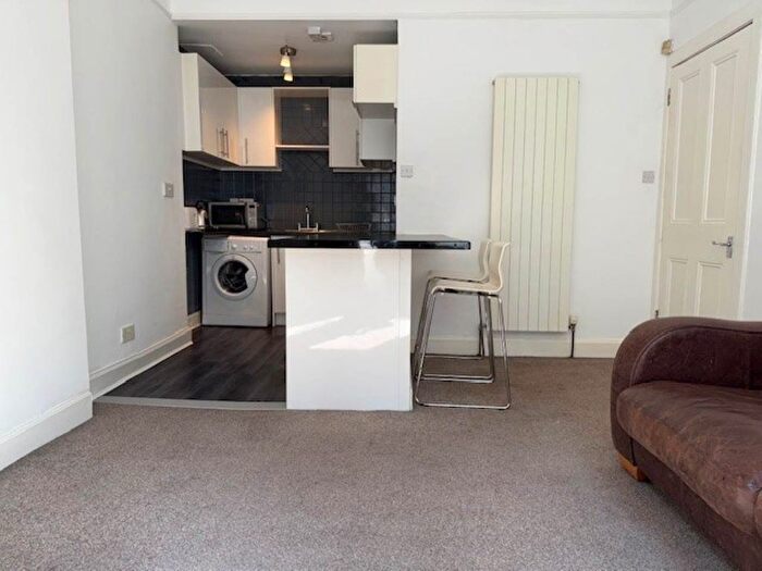 1 Bedroom Flat To Rent In Lyne Street, Edinburgh, EH7