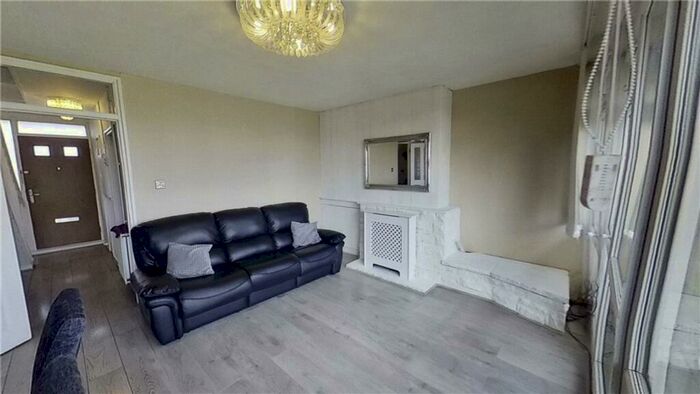 3 Bedroom Maisonette To Rent In Forsyth Gardens, Oval, London, SE17