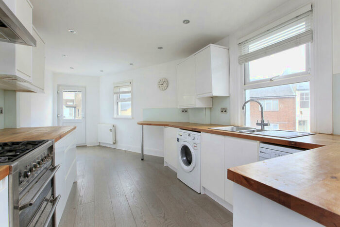 3 Bedroom Maisonette To Rent In Cambray Road, Balham, London, SW12