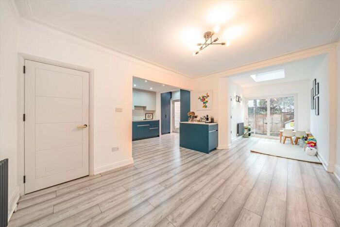 5 Bedroom End Of Terrace House For Sale In Hampstead Gardens, Temple Fortune, NW11