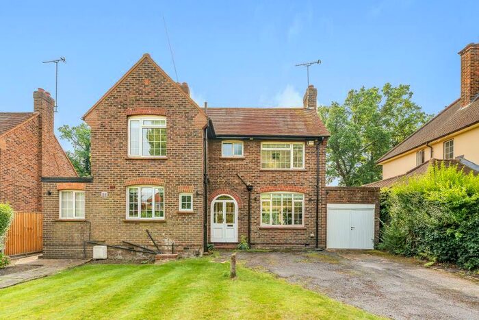 3 Bedroom Detached House To Rent In Horsell, Woking, GU21