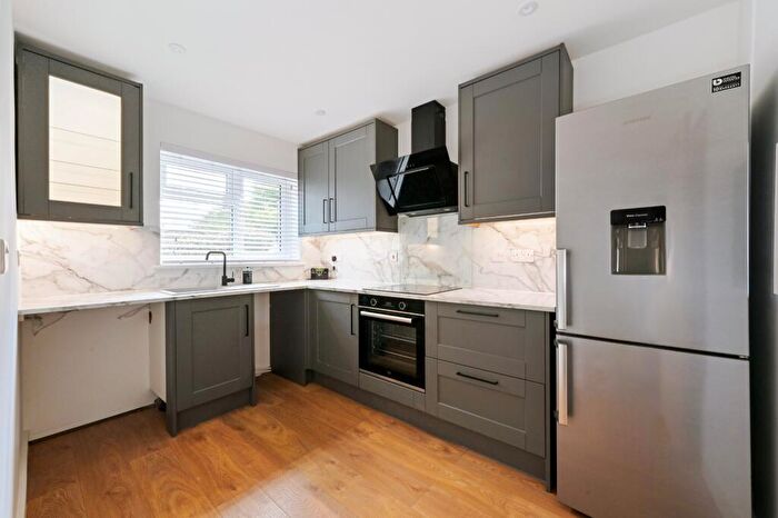 2 Bedroom Terraced House For Sale In Oak Road, Woolston, SO19
