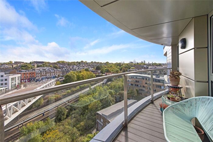 2 Bedroom Flat For Sale In Queensland Road, London, N7