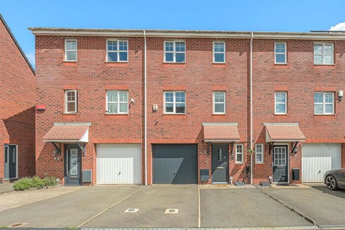 3 Bedroom House For Sale In Bickon Drive, Quarry Bank, DY5