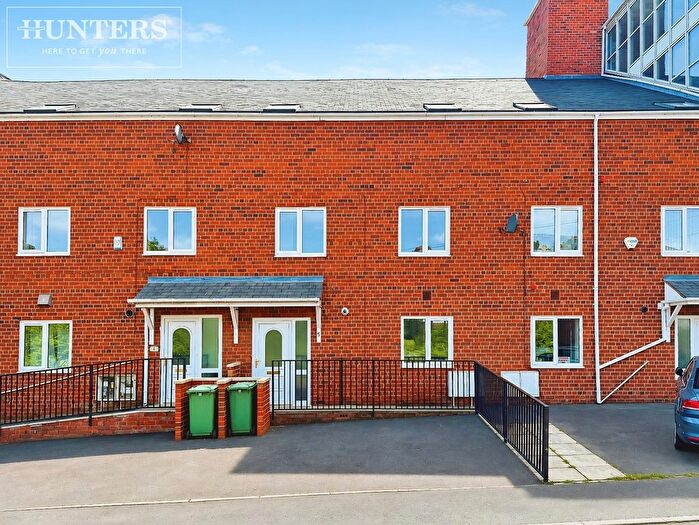 3 Bedroom Town House For Sale In Barnsley Road, South Elmsall, Pontefract, WF9