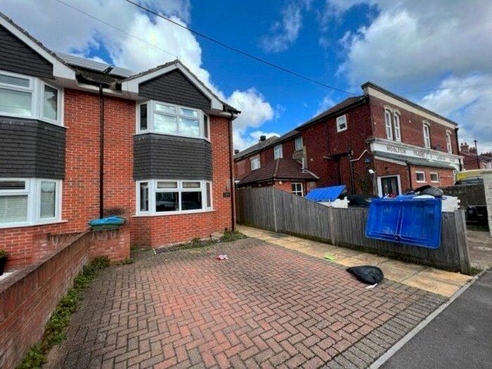 4 Bedroom Semi-Detached House To Rent In Leighton Road, Southampton, Hampshire, SO19
