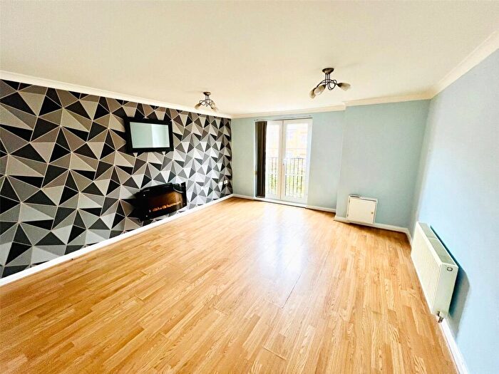 2 Bedroom Flat For Sale In Canal Court, Birmingham, West Midlands, B27