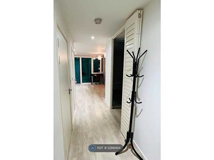 1 Bedroom Flat To Rent In Blondin Way, London, SE16