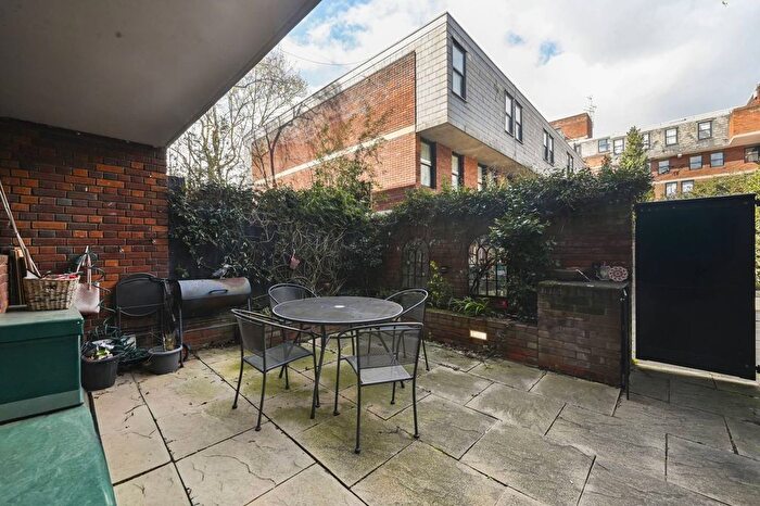3 Bedroom Maisonette For Sale In Priory House, Rampayne Street, Pimlico, London, SW1V