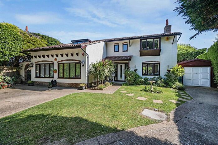 6 Bedroom Detached House For Sale In Eastbourne Road, Seaford, BN25