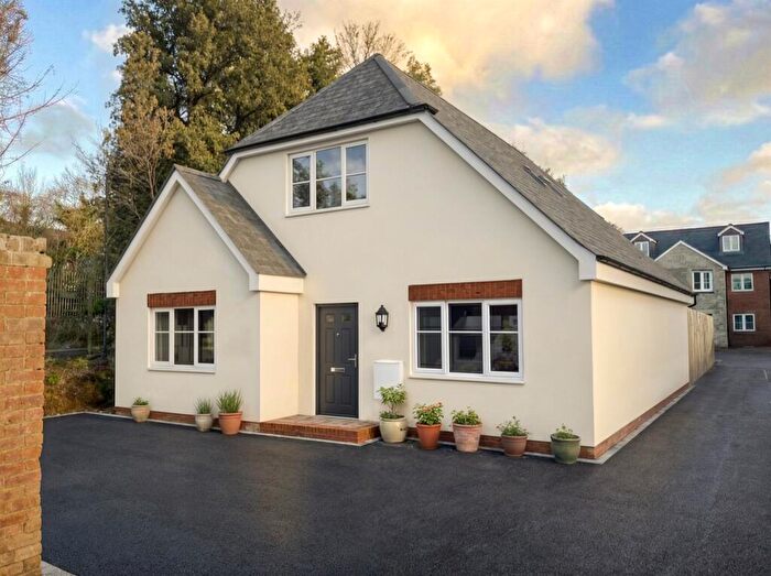 3 Bedroom Detached Bungalow For Sale In The Avenue, Wilton, Salisbury, SP2