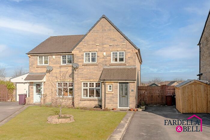 3 Bedroom Semi Detached House For Sale In Oporto Close, Burnley, BB11