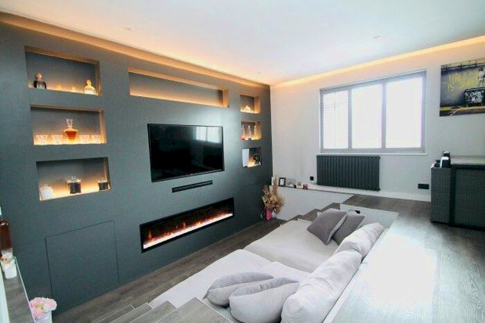 2 Bedroom Flat To Rent In Godstone Road, Kenley, CR8