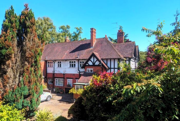 3 Bedroom Apartment To Rent In Woking, Surrey, GU22