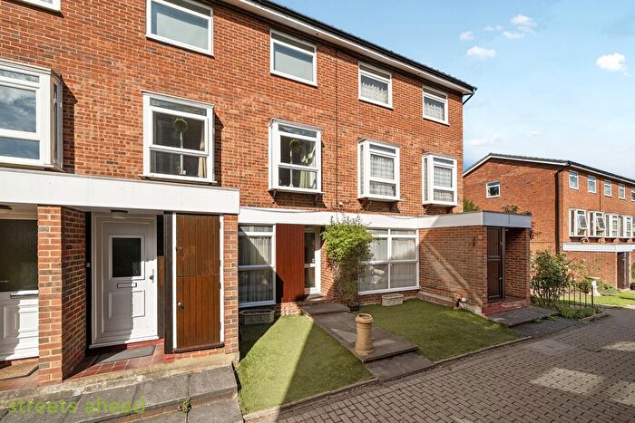 2 Bedroom Flat For Sale In Cotelands, East Croydon, Parkhill, CR0