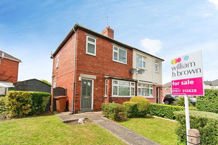 2 Bedroom Semi-Detached House For Sale In Pinders Crescent, Knottingley, WF11
