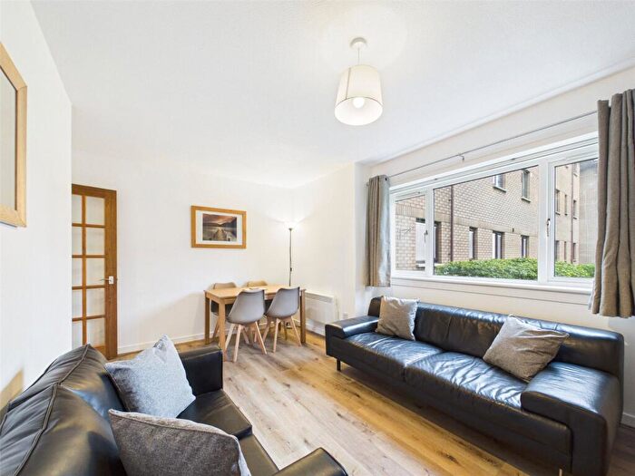 1 Bedroom Apartment To Rent In Allanfield, Edinburgh, Midlothian, EH7