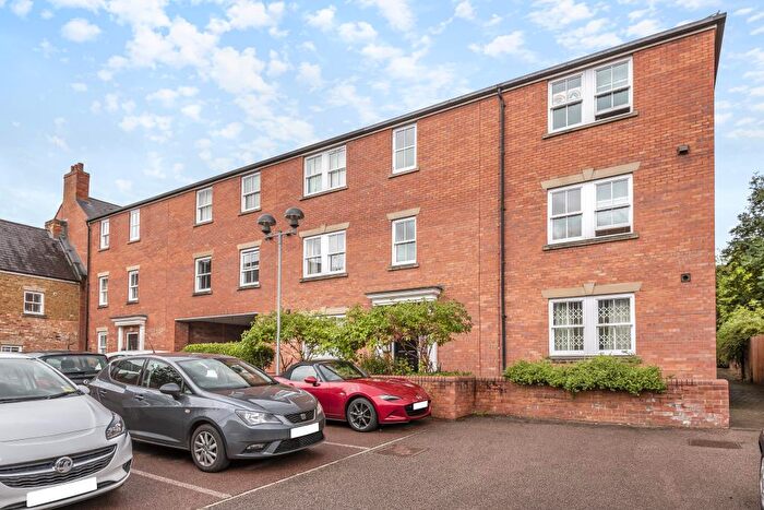 2 Bedroom Apartment To Rent In Banbury, Oxfordshire, OX16
