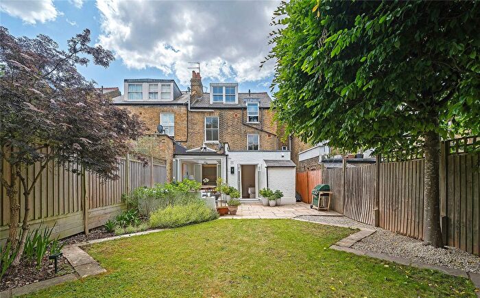 2 Bedroom Flat For Sale In Elms Road, London, SW4