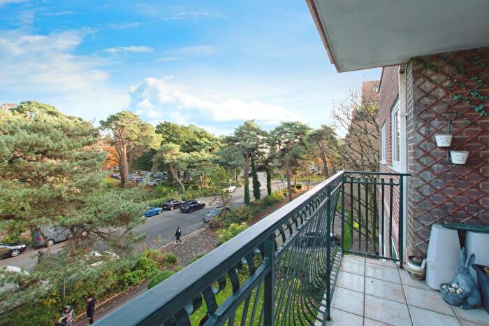 2 Bedroom Flat For Sale In Meyrick Road, Bournemouth, BH1