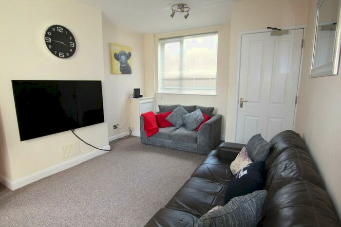 5 Bedroom Terraced House To Rent In Kingsland Avenue, Kingsthorpe, NN2