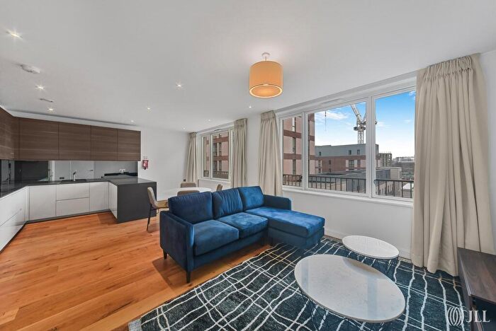 3 Bedroom Apartment To Rent In Carpet Street Sugar House Island, E15