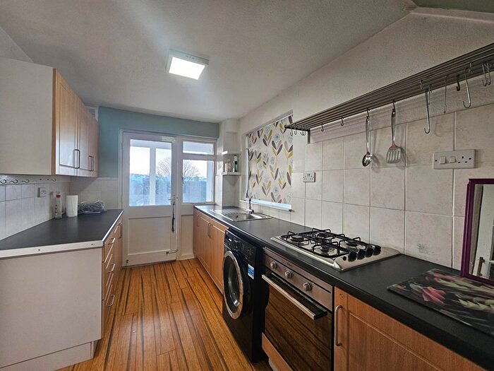 3 Bedroom Property To Rent In Roselands Drive, Paignton, TQ4