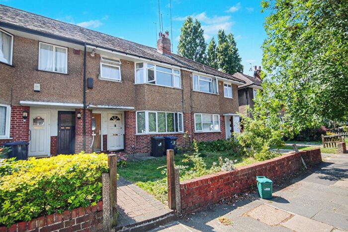2 Bedroom Maisonette For Sale In Connell Crescent, Park Royal, London, W5
