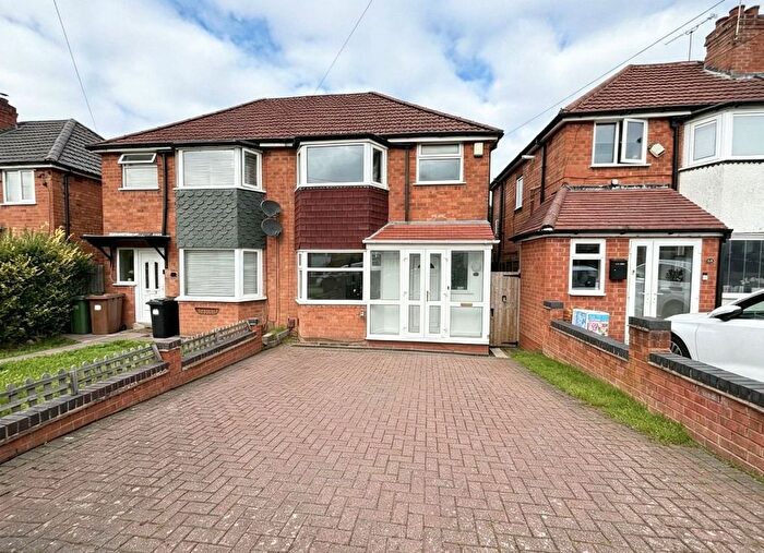 3 Bedroom Semi Detached House For Sale In Newborough Road, Shirley, B90