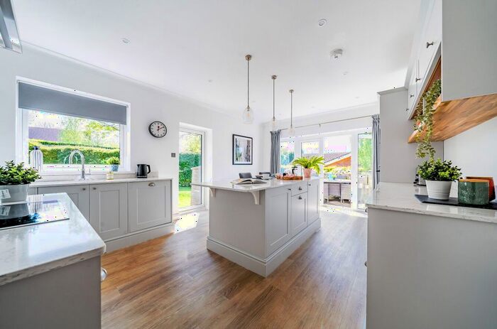 4 Bedroom Detached House To Rent In The Warren, Mayfield, TN20