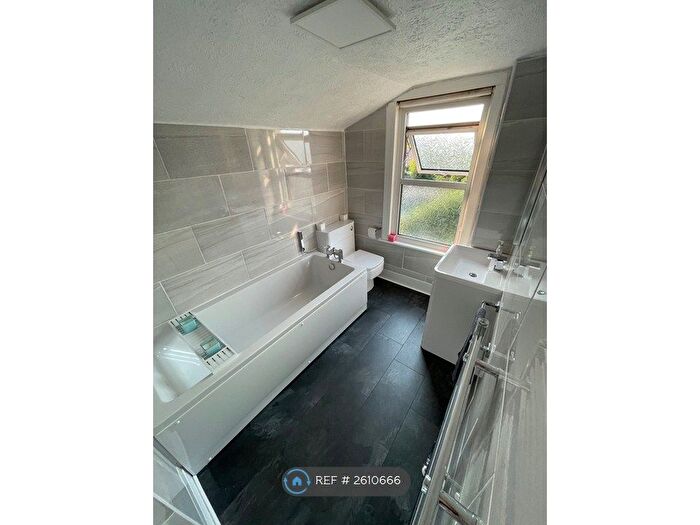 2 Bedroom End Of Terrace House To Rent In Castle Street, Greenhithe, DA9