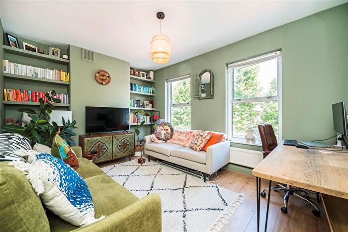 2 Bedroom Flat For Sale In Hague Street, Bethnal Green, E2