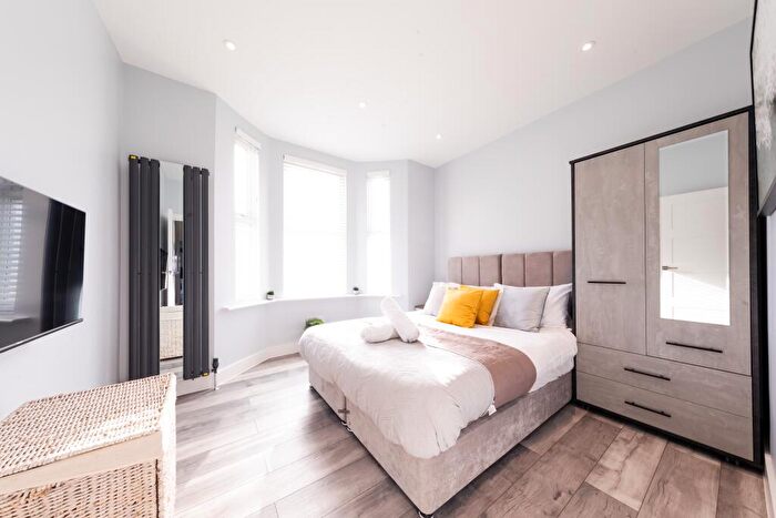 2 Bedroom Flat To Rent In Neville Road, Croydon, CR0