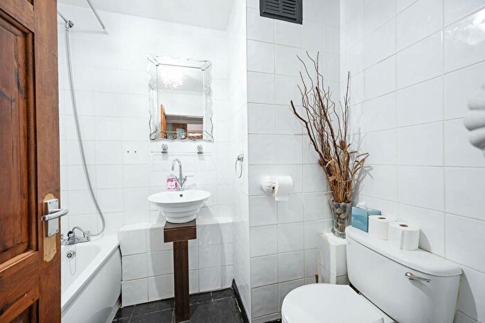 2 Bedroom Flat For Sale In Commercial Road, Whitechapel, London, E1