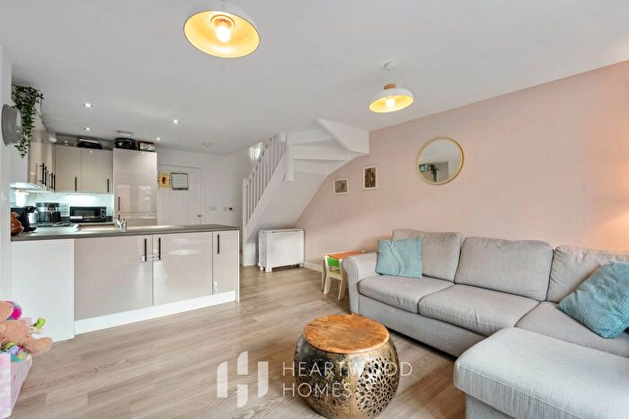 2 Bedroom Terraced House For Sale In Shared Ownership - Kestrel Way, St Albans, AL4